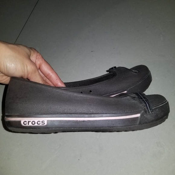 Super comfy flat crocs shoes - Picture 2 of 4